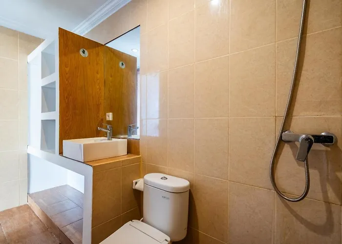 Lumturi House - Centrally Located