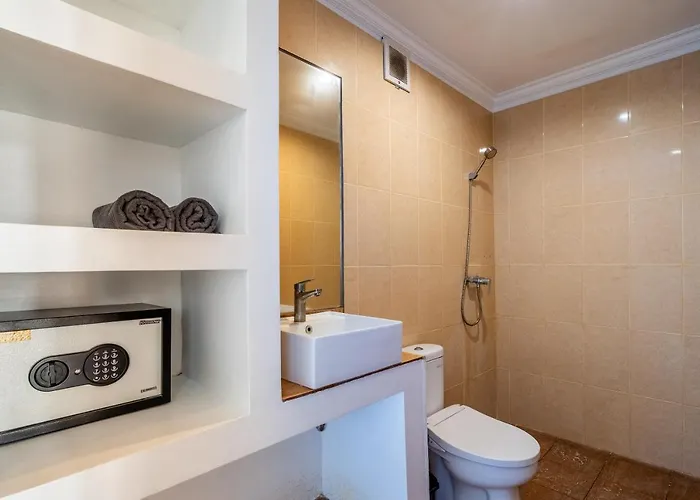 Guest house Lumturi House - Centrally Located 3*